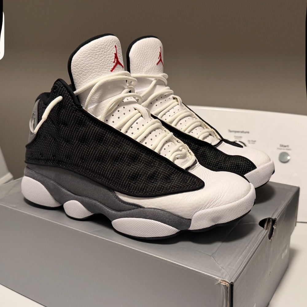 Jordan Men's Black, White, and Gray Sneakers